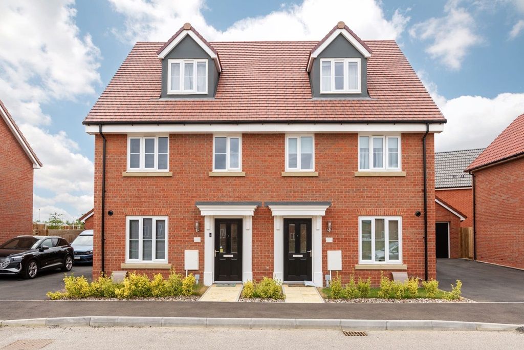 Property photo 2 of 11 A Typical Crofton Home At Lark Grange