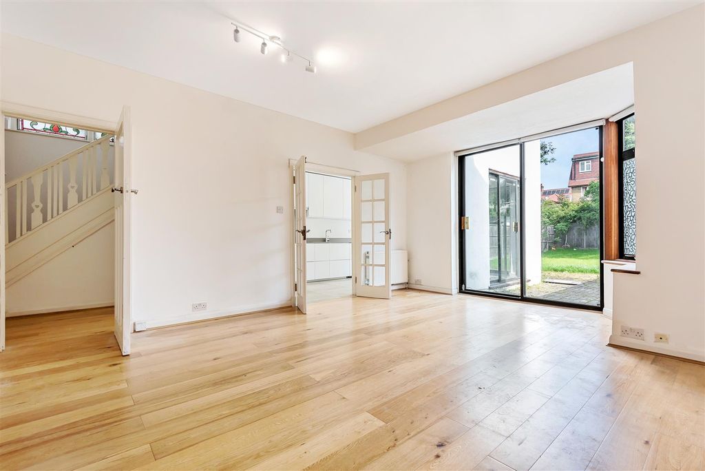 Property photo 3 of 11