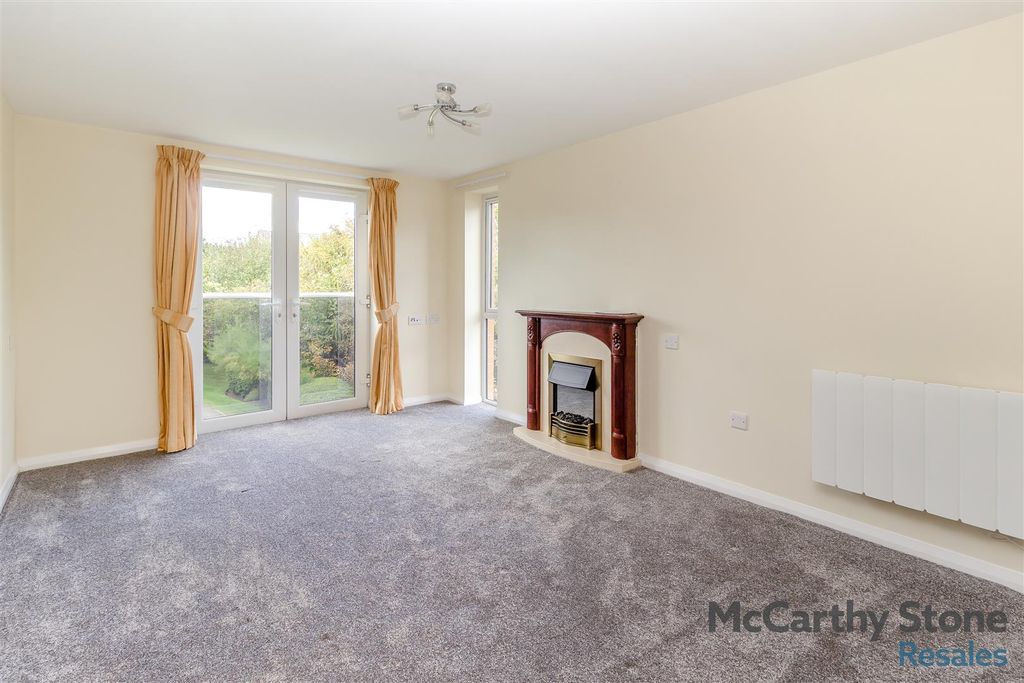 Property photo 2 of 17 8664230-Interior02.Jpg