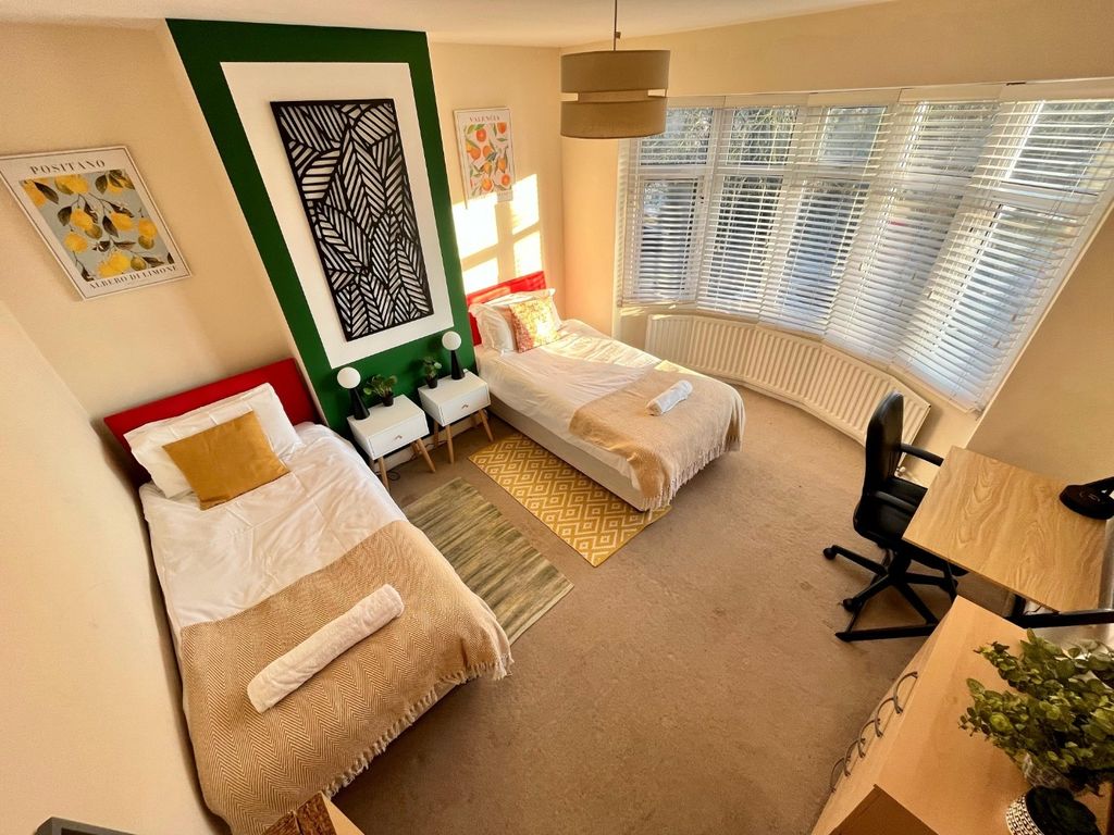 Property photo 1 of 7 4441640