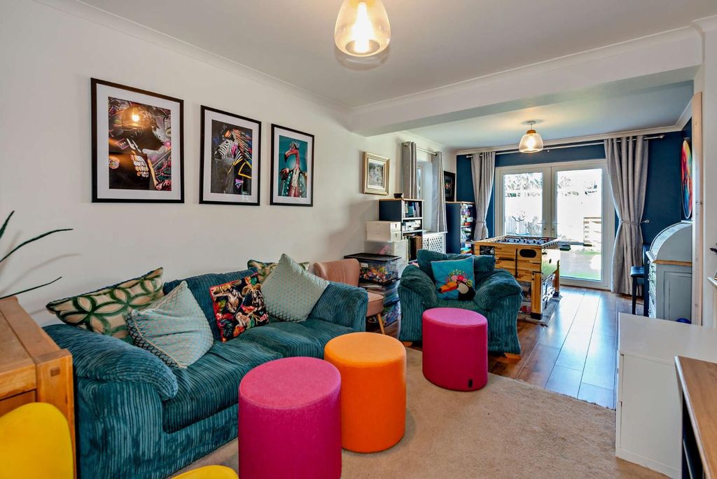 Property photo 3 of 32 8682807-Interior15-800.Jpg