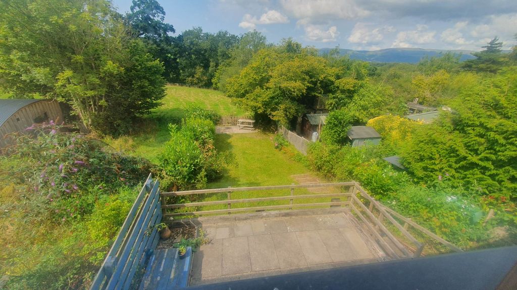 Property photo 2 of 20