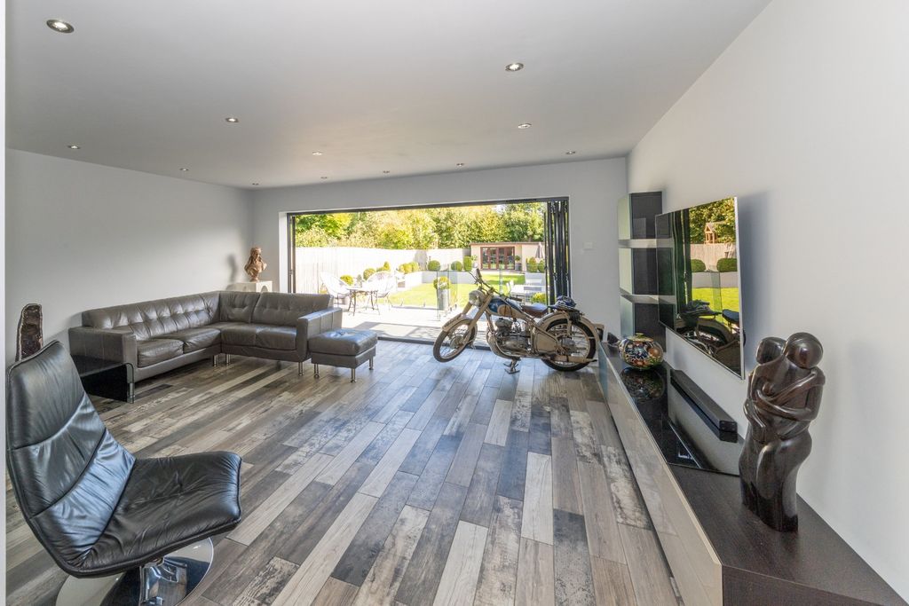 Property photo 3 of 27 4550302