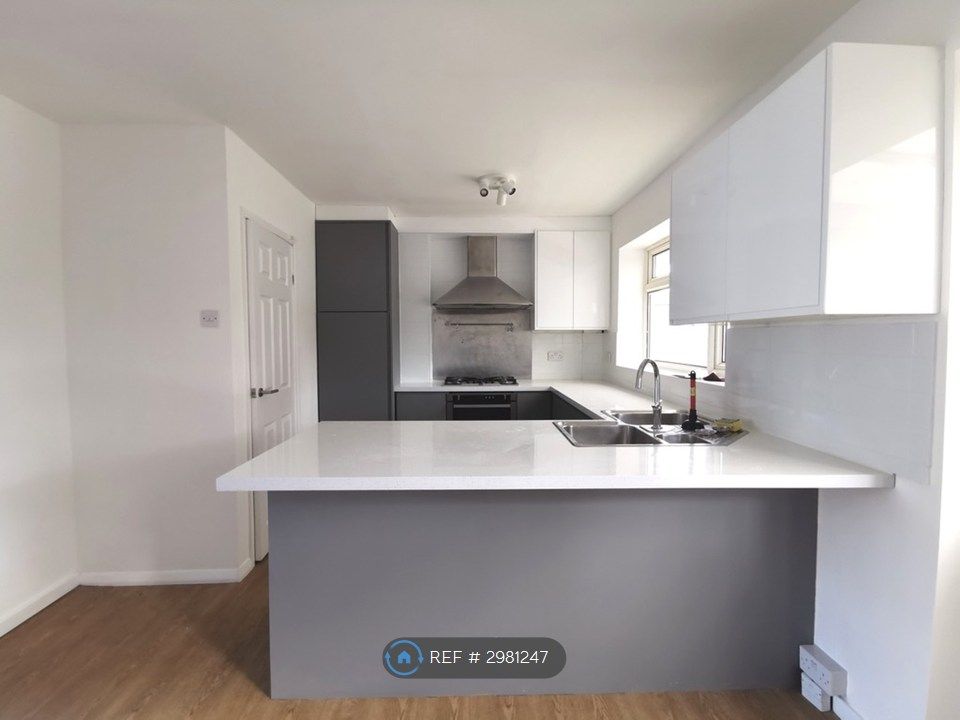 Property photo 3 of 14 Breakfast Bar