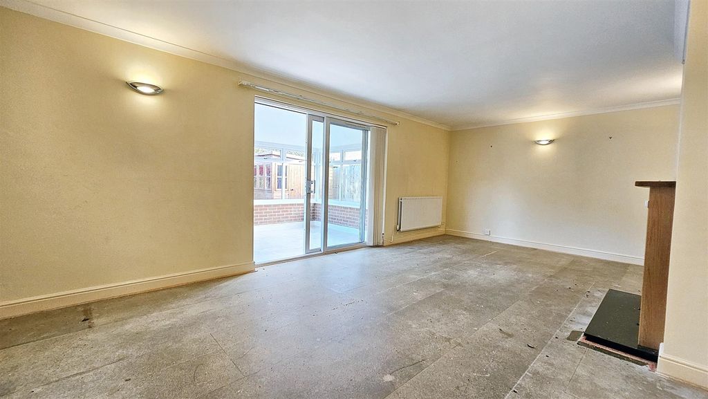 Property photo 2 of 18 20251028_090123.Jpg