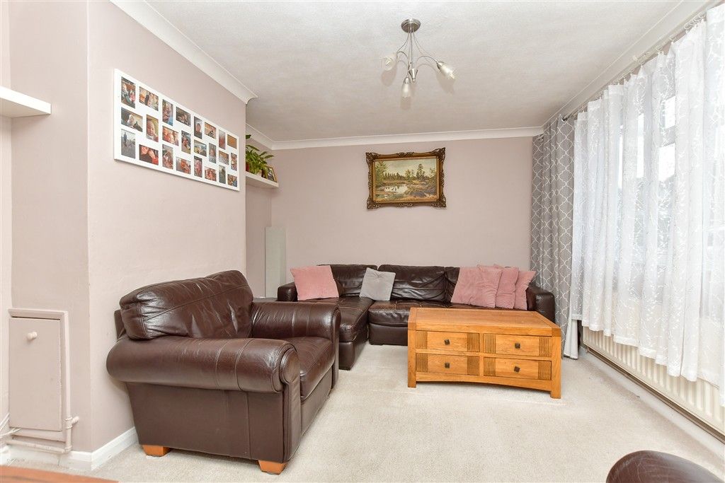 Property photo 3 of 14 Lounge