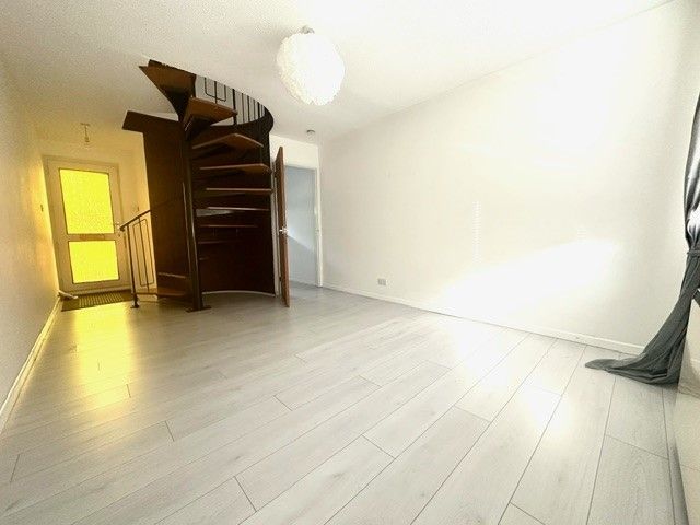 Property photo 1 of 3 Living Room