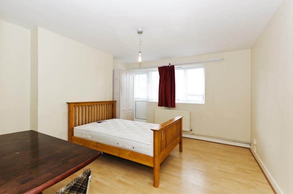 Property photo 2 of 8 Reception/Bedroom 3