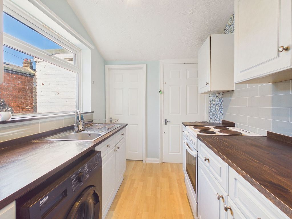 Property photo 2 of 9 Kitchen