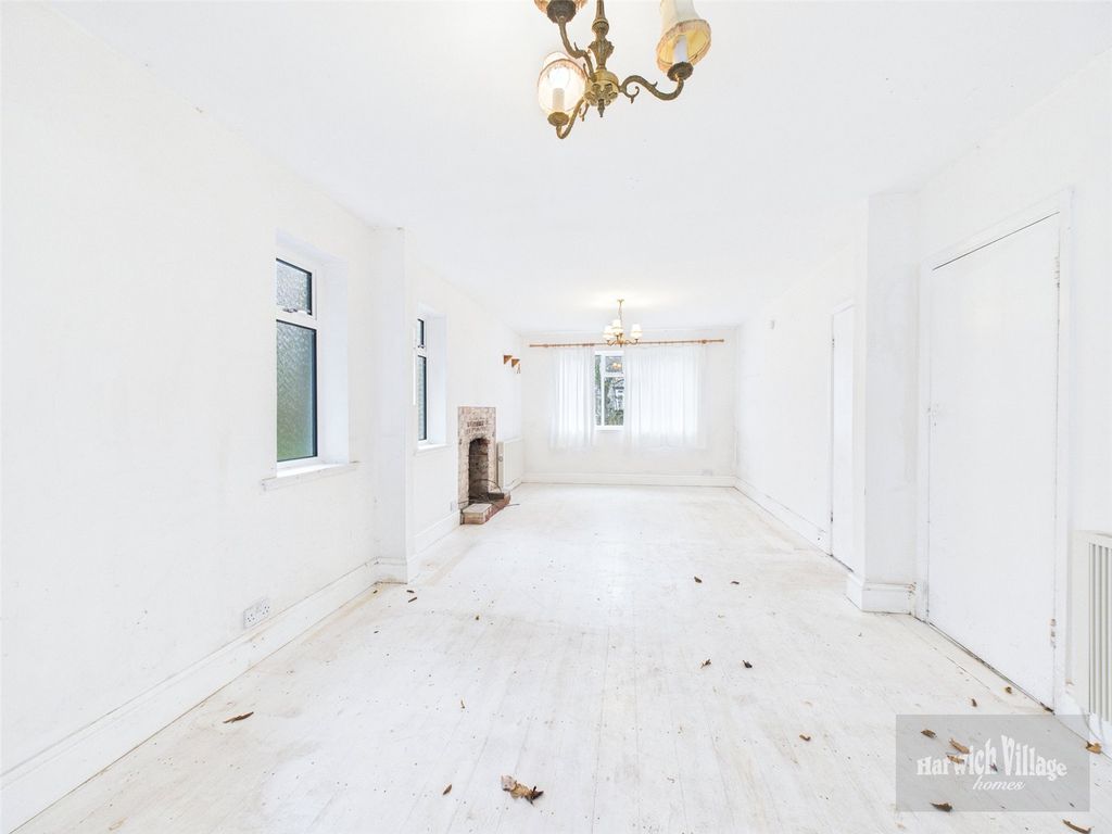 Property photo 3 of 17 Picture 3