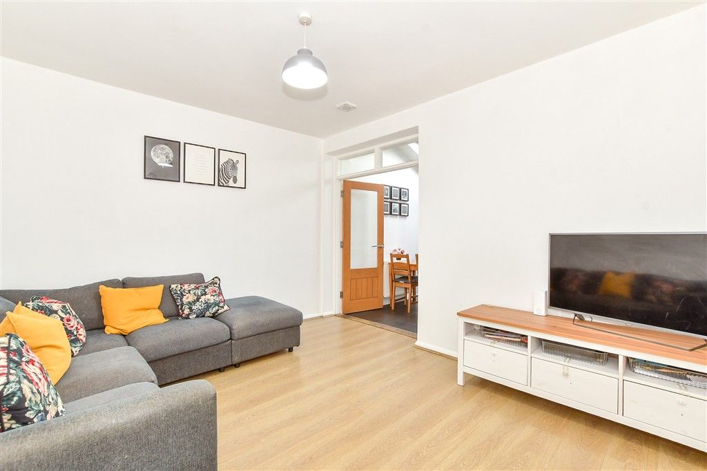 Property photo 1 of 13 Lounge