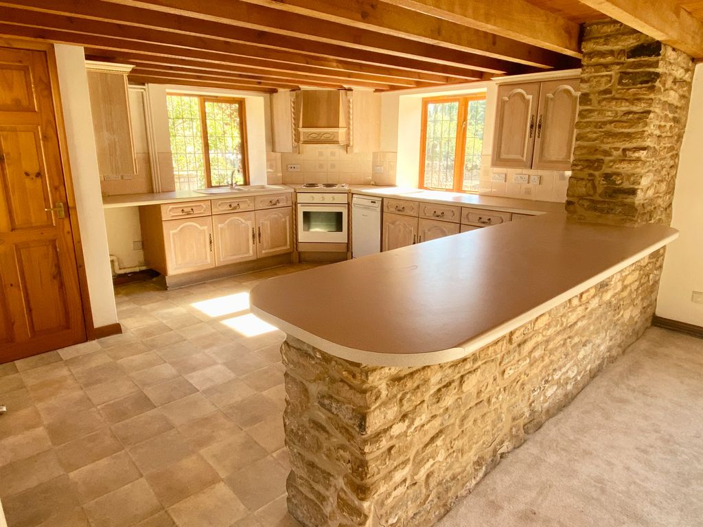 Property photo 3 of 27