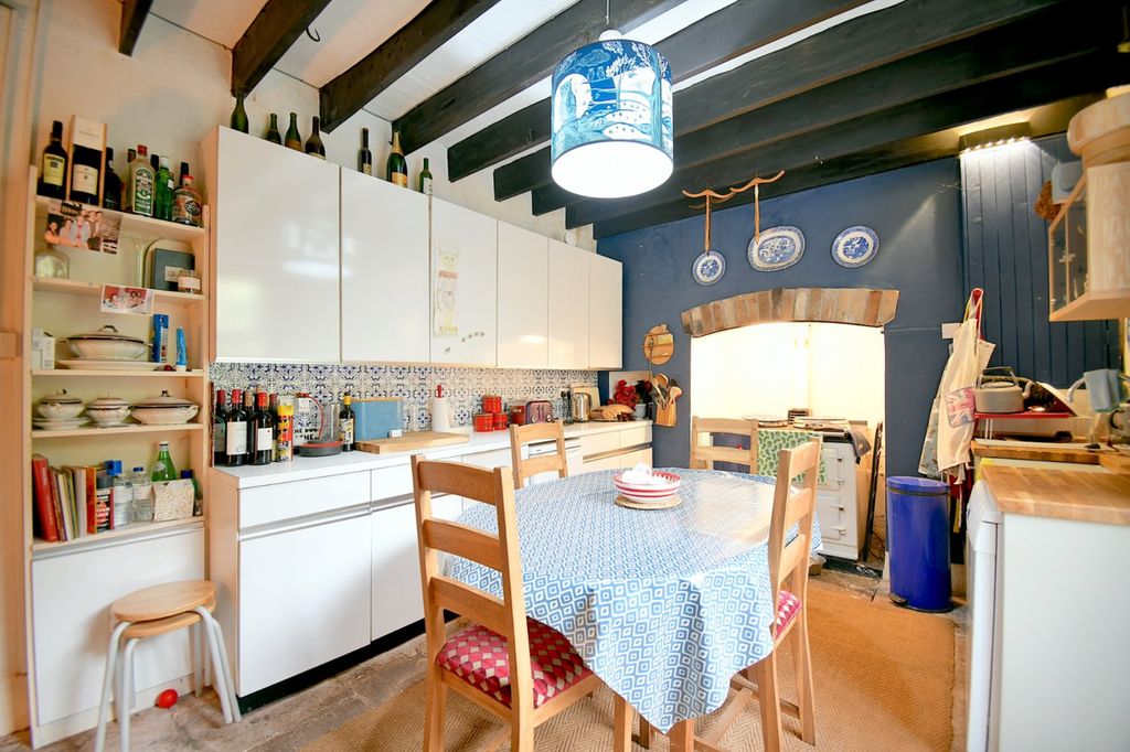 Property photo 3 of 21 Kitchen