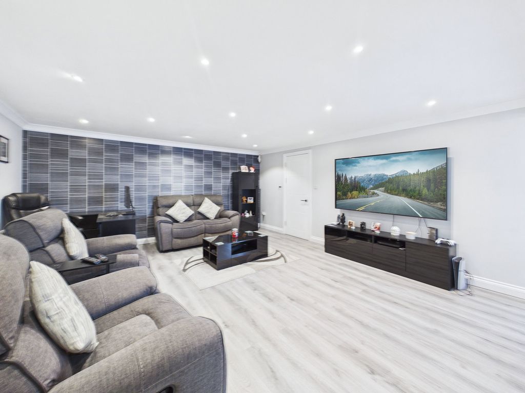 Additional image 5 of 4 bed flat for saleAlta Vista Road, Goodrington, Paignton TQ4