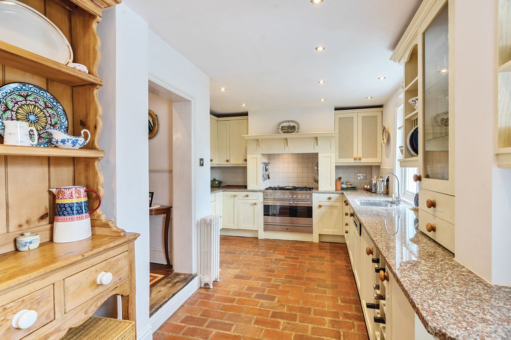 Property photo 3 of 11