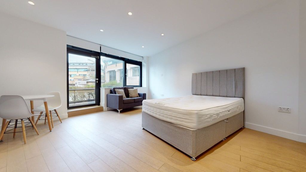 Property photo 1 of 10 Bedroom