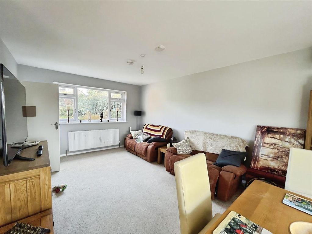 Property photo 2 of 9 Living Room.Jpg