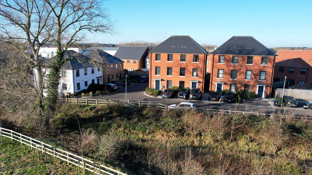 Property photo 1 of 40