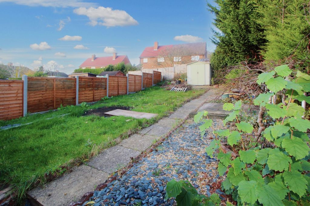 Property photo 2 of 11 Garden