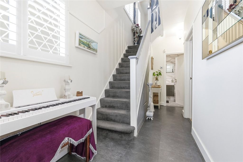 Property photo 3 of 22 Picture No. 13