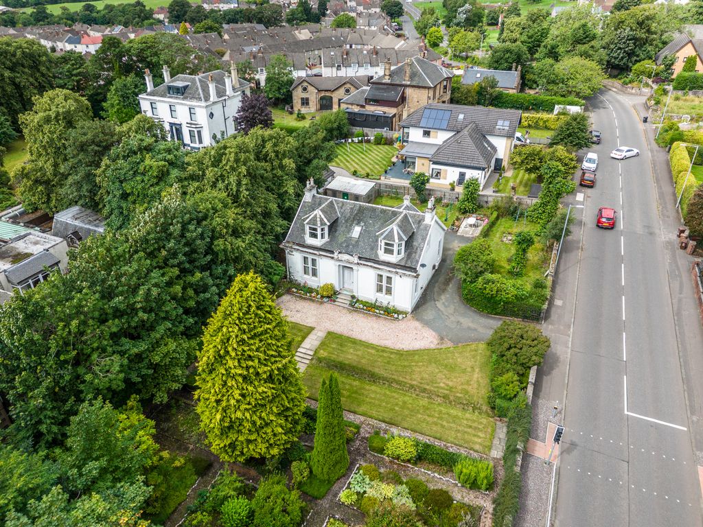 Property photo 2 of 42