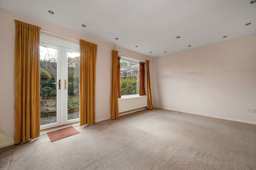 Property photo 3 of 11