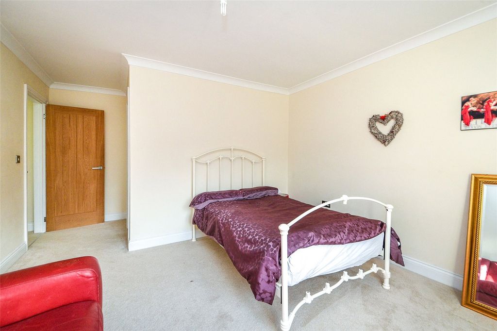Property photo 3 of 15 Picture No. 02