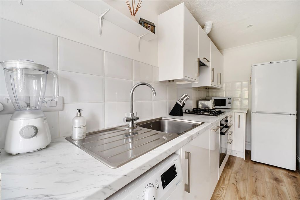Property photo 2 of 12 Kitchen
