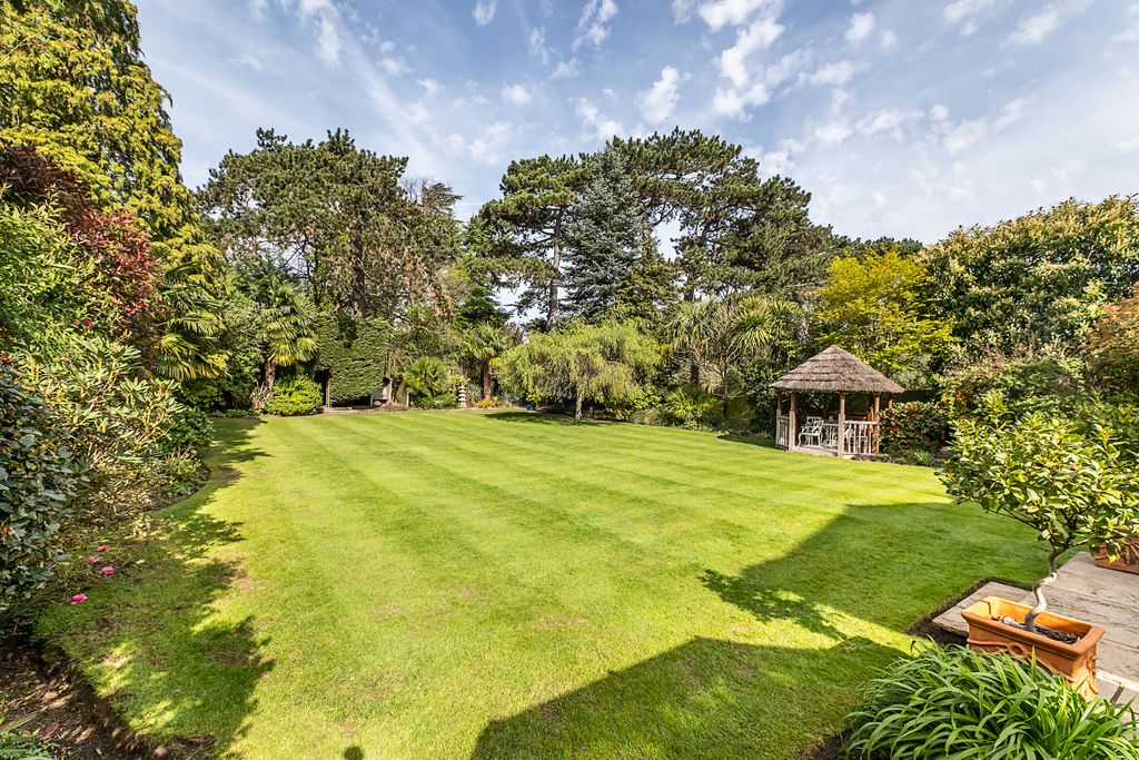 Property photo 2 of 34