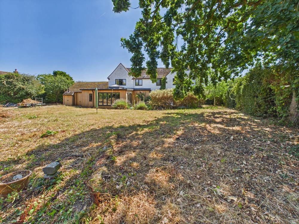 Property photo 2 of 37 Giraffe360-Still040