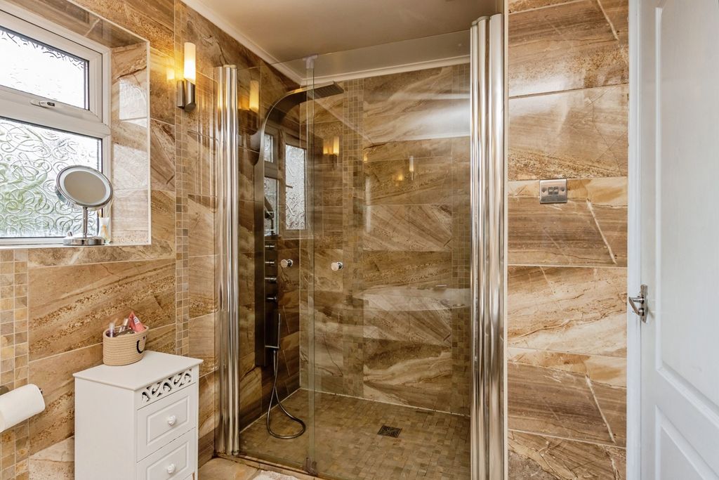 Property photo 3 of 16 Bathroom