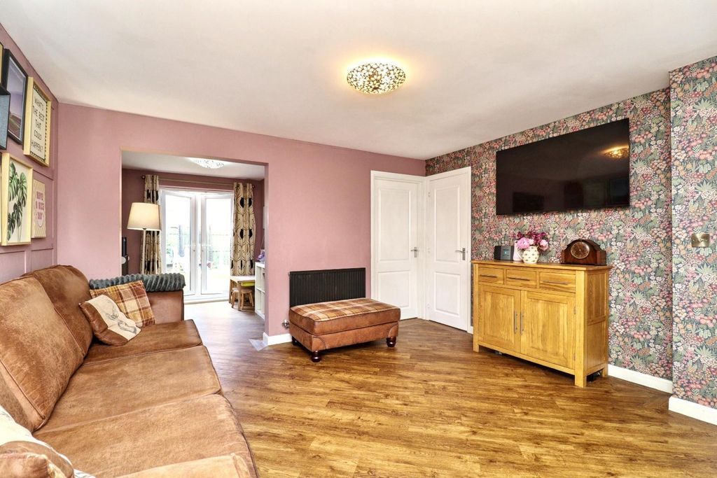 Property photo 3 of 25