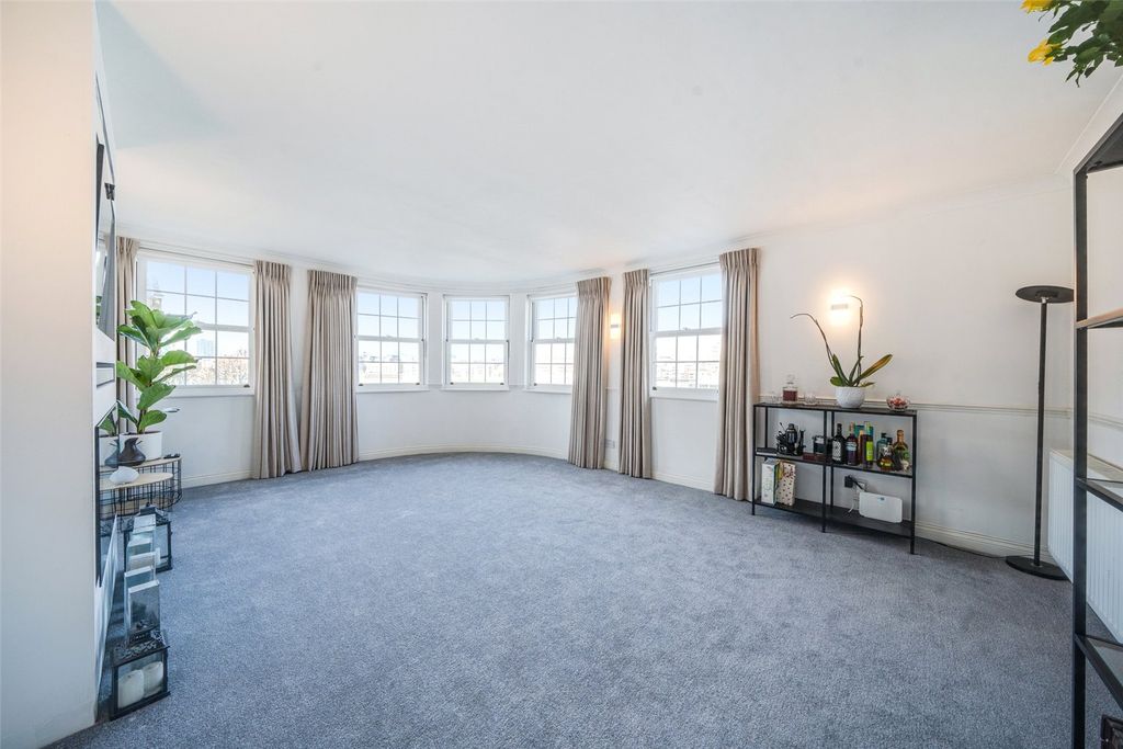 Property photo 2 of 22 Picture No. 15