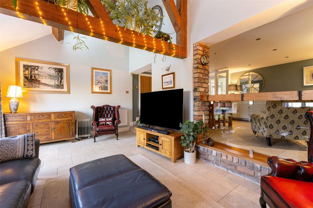 Property photo 3 of 23 Sitting Room