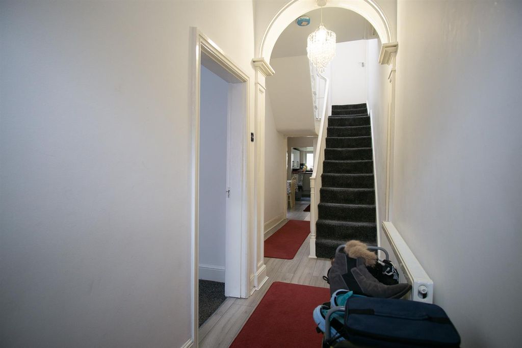 Property photo 2 of 12 Hallway