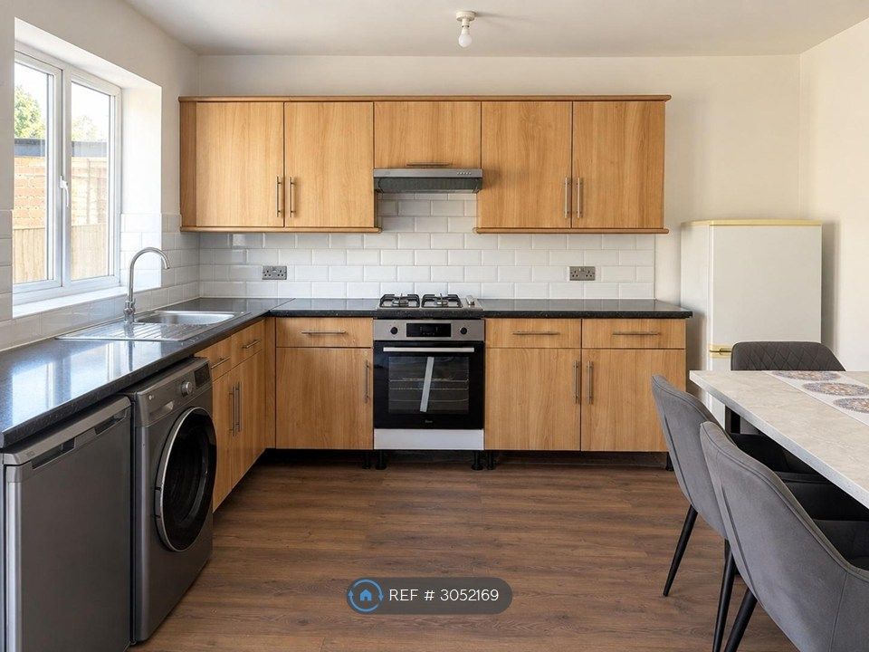 Property photo 1 of 10 Kitched