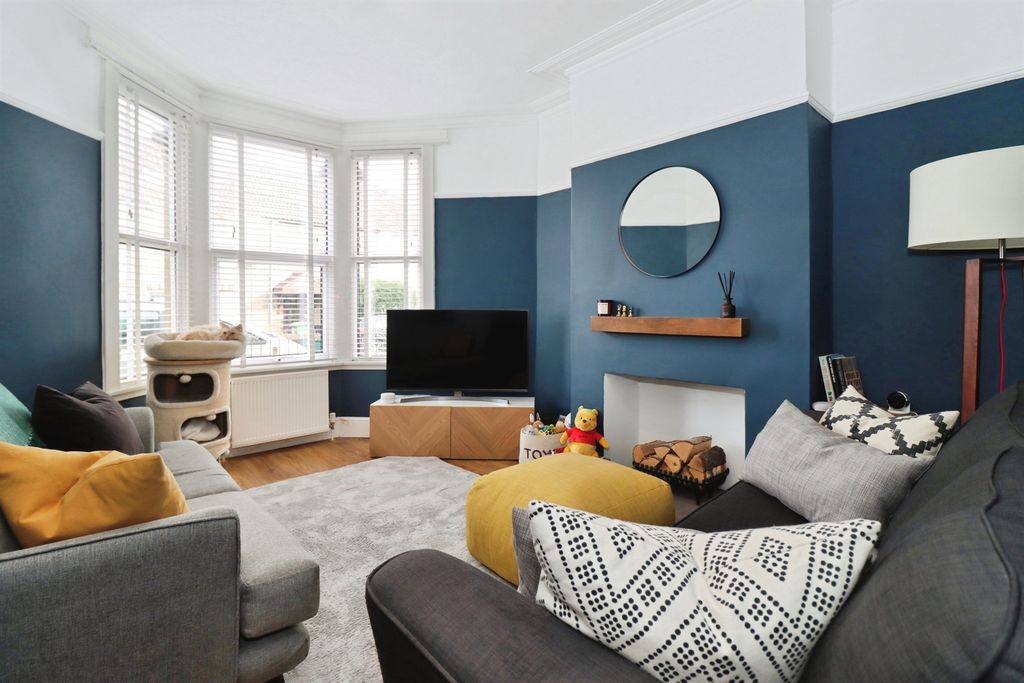 Property photo 2 of 20