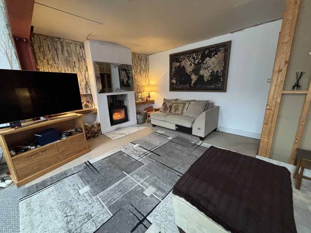 Property photo 2 of 6 Photo 5