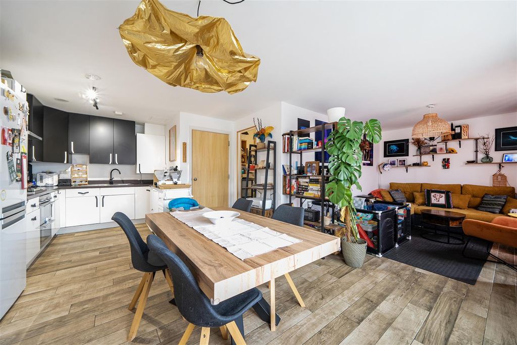 Property photo 3 of 21 1422784-9-69Aab8c4Cf386.Jpg