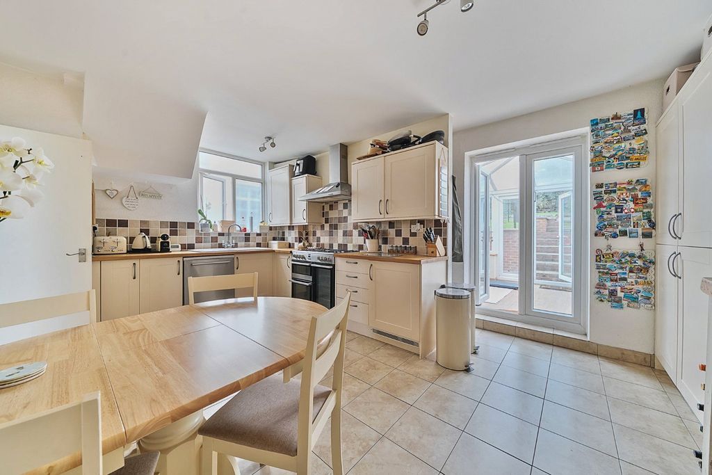 Property photo 1 of 24 Kitchen/Diner
