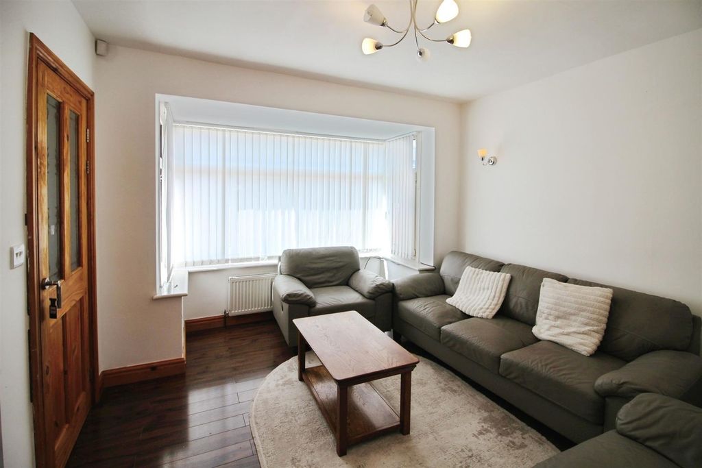 Property photo 2 of 13 Lounge