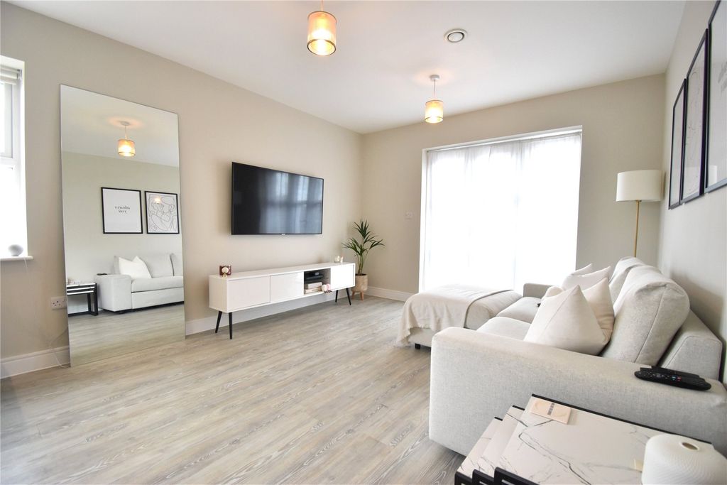 Property photo 3 of 11 Picture No. 14