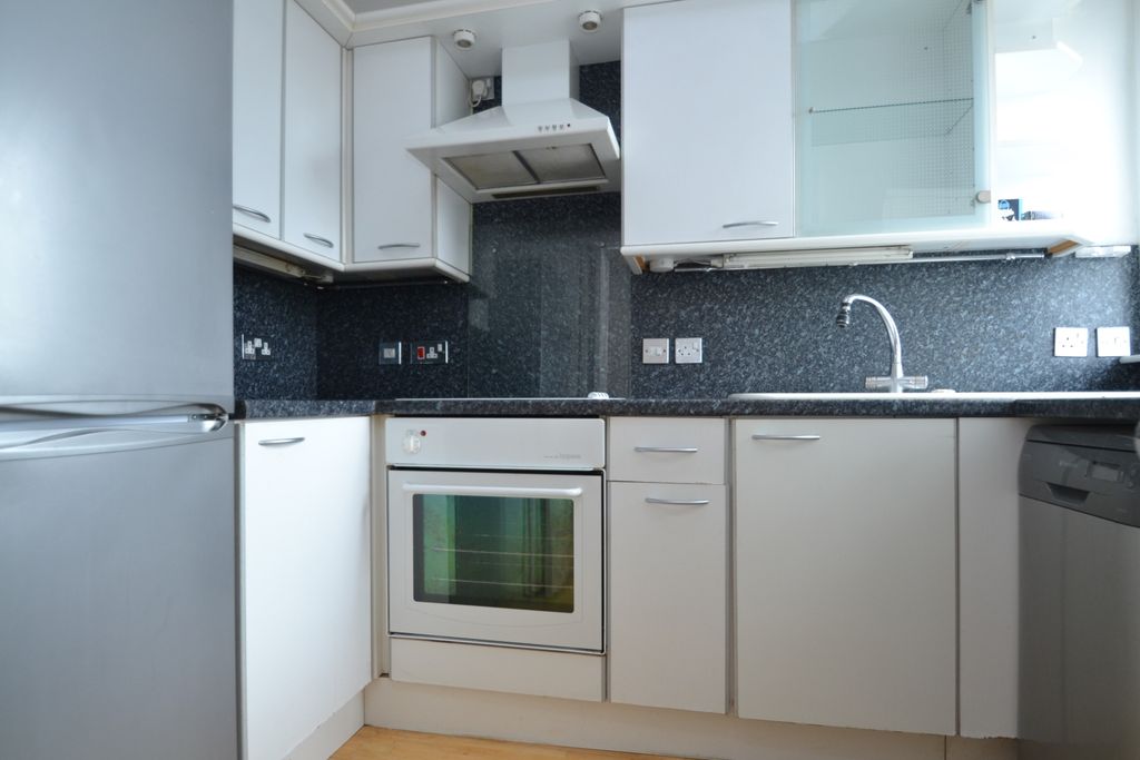 Property photo 3 of 6 Kitchen