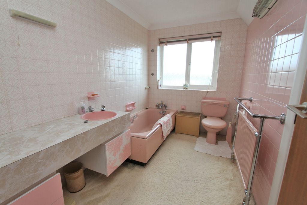 Additional image 15 of 4 bed detached house for saleFairway Close, Eastbourne BN20