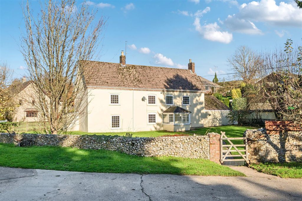 Property photo 2 of 24 Front Aspect