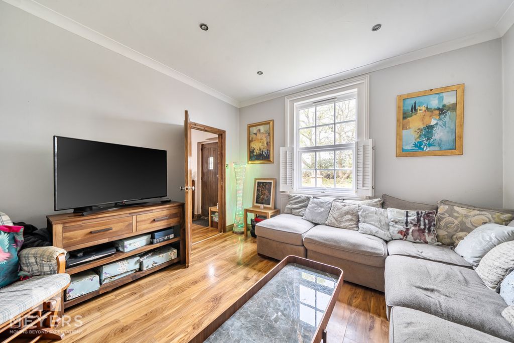 Property photo 3 of 39