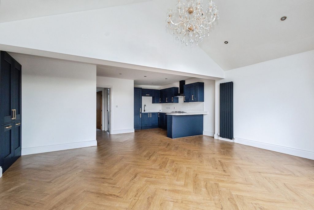 Property photo 3 of 18 Pbox-Img.Jpg