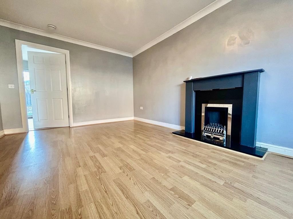 Property photo 2 of 12 Lounge