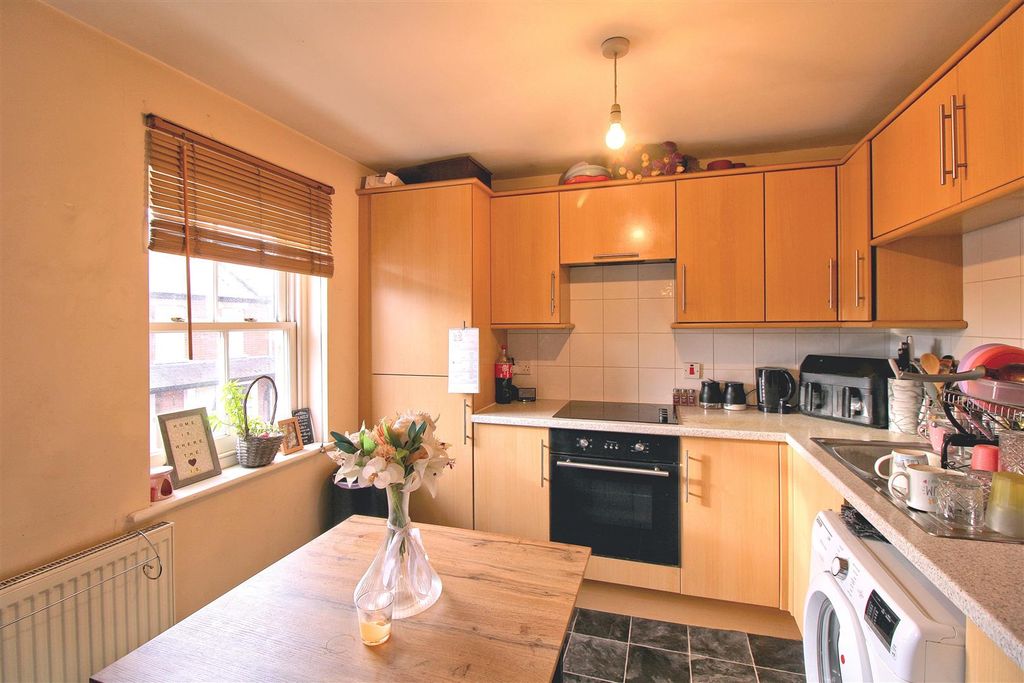 Property photo 3 of 13 Kitchen