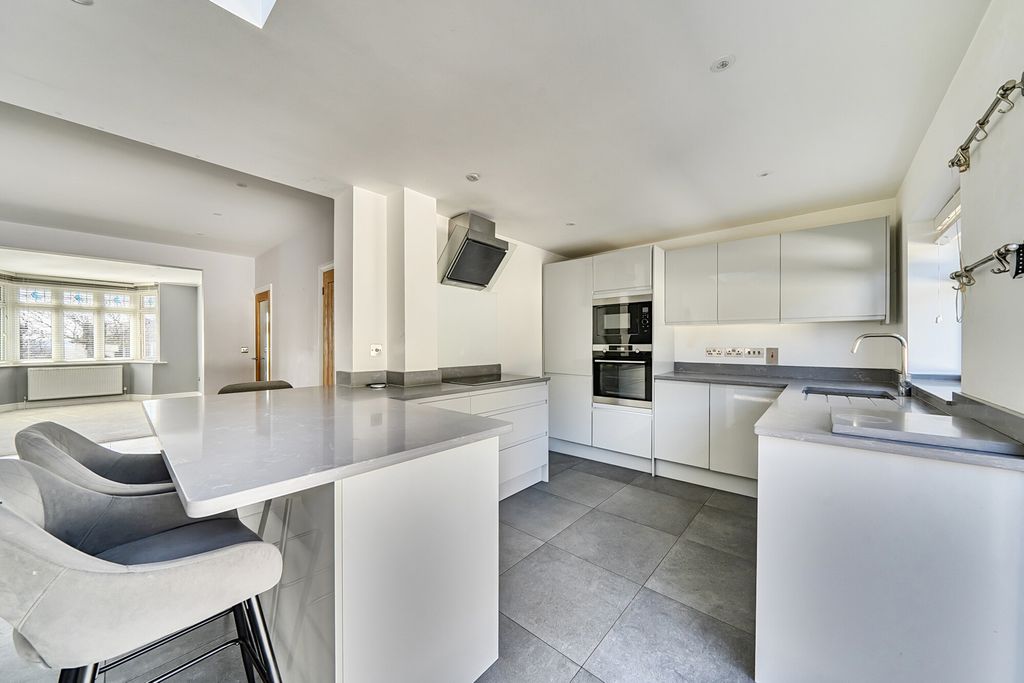 Property photo 2 of 19 1435781-17-69c534...